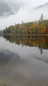 étang avec des nuages et du brouillard, l'automne